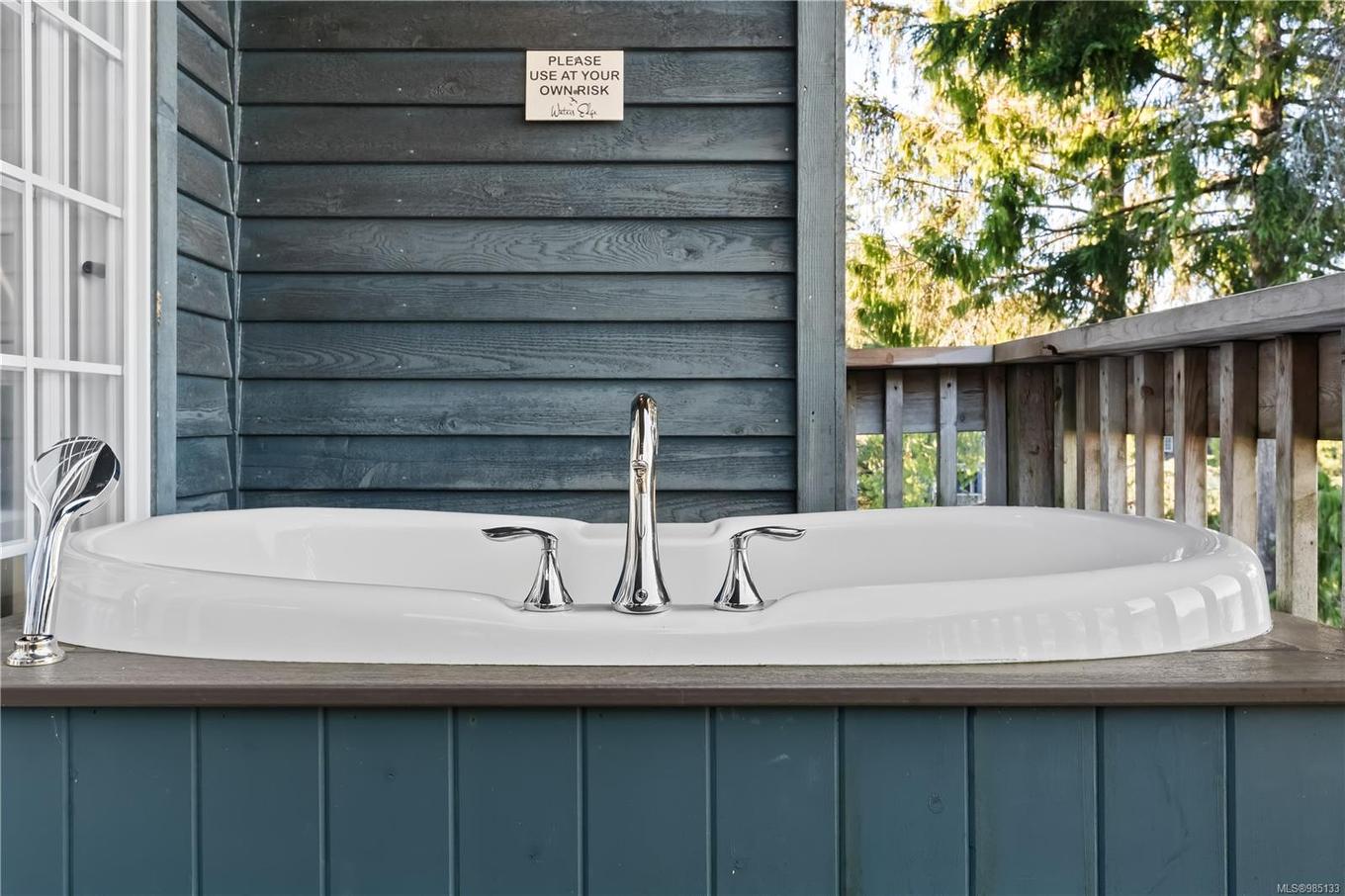 511-1971 Harbour Dr, Ucluelet, BC - Outdoor