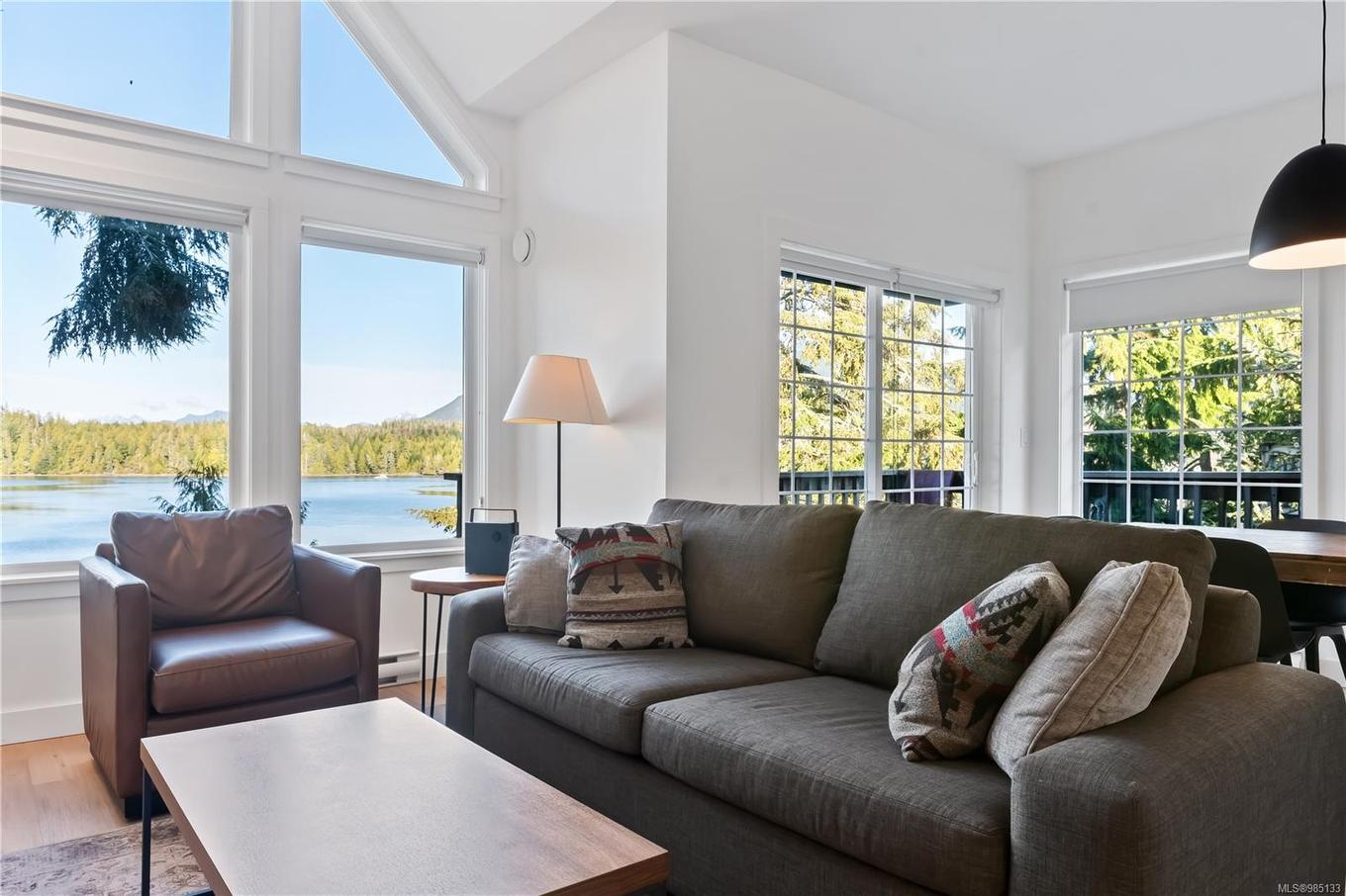 511-1971 Harbour Dr, Ucluelet, BC - Indoor Photo Showing Living Room