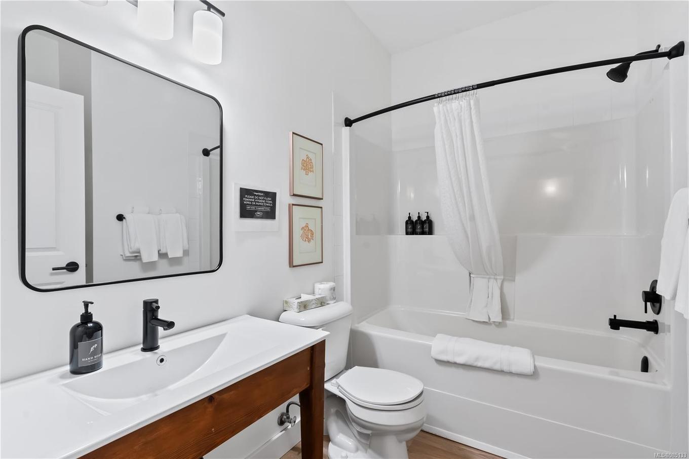 511-1971 Harbour Dr, Ucluelet, BC - Indoor Photo Showing Bathroom