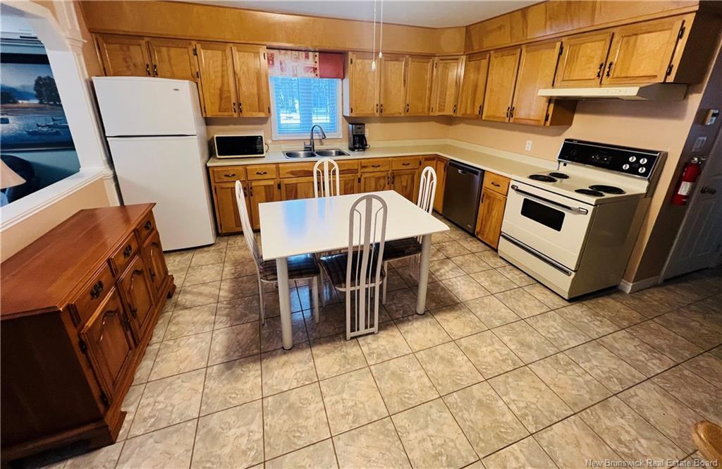 63 Rue Parisé, Caraquet, NB