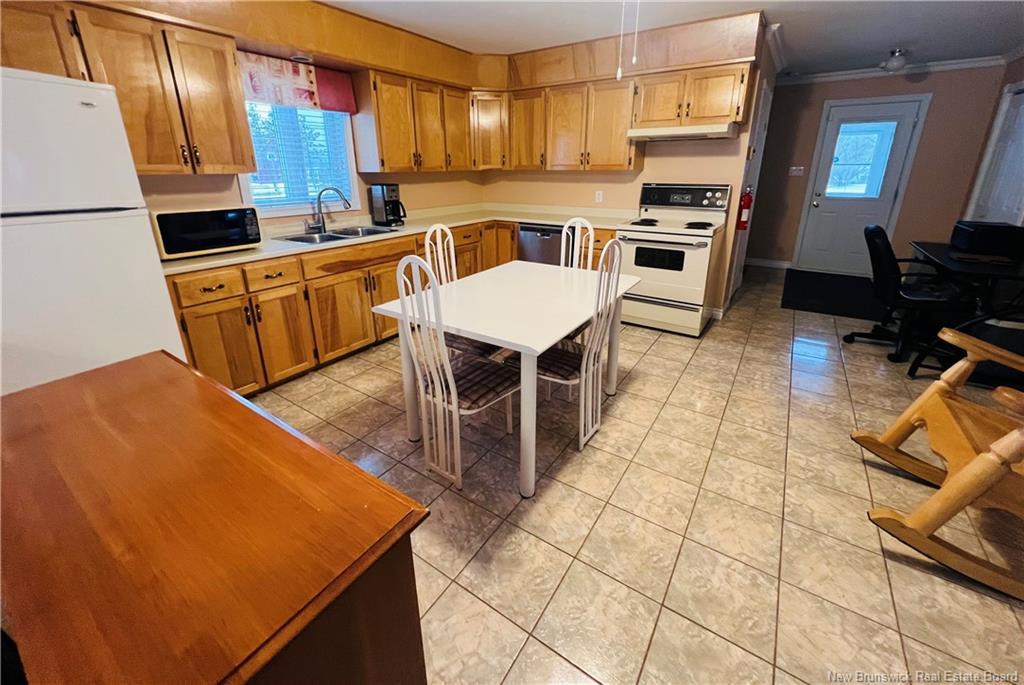 63 Rue Parisé, Caraquet, NB