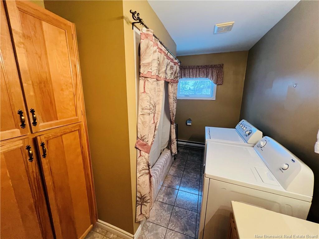 63 Rue Parisé, Caraquet, NB