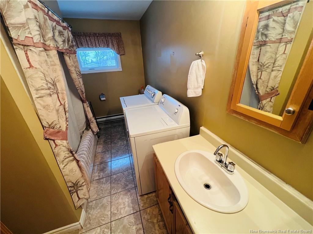 63 Rue Parisé, Caraquet, NB