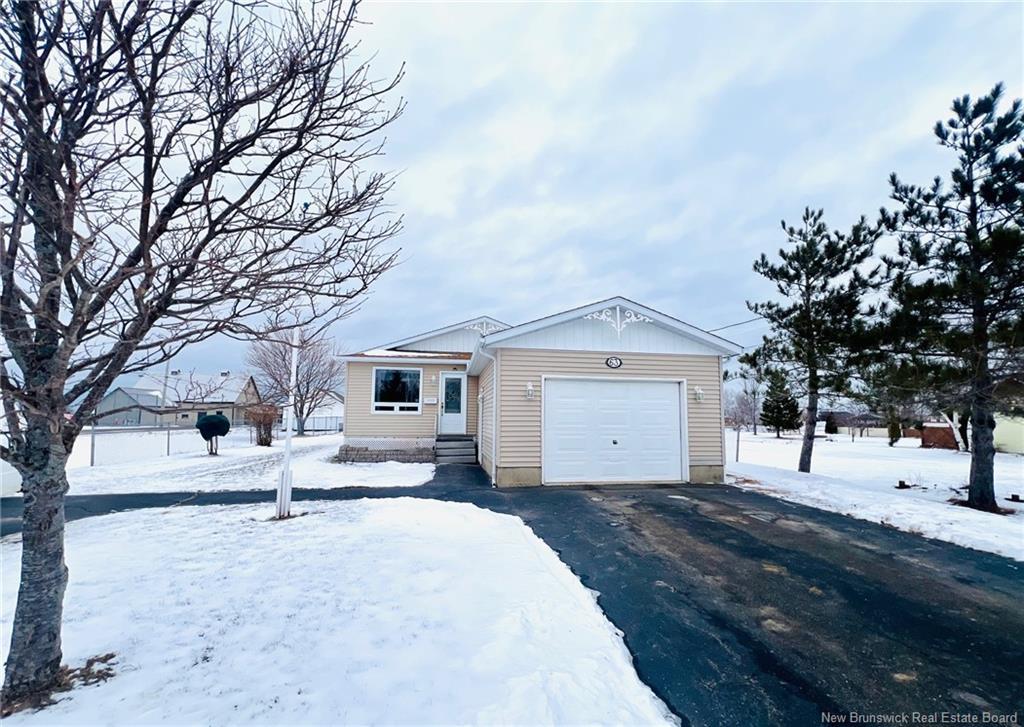 63 Rue Parisé, Caraquet, NB