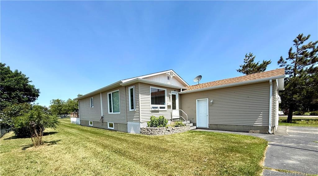 63 Rue Parisé, Caraquet, NB