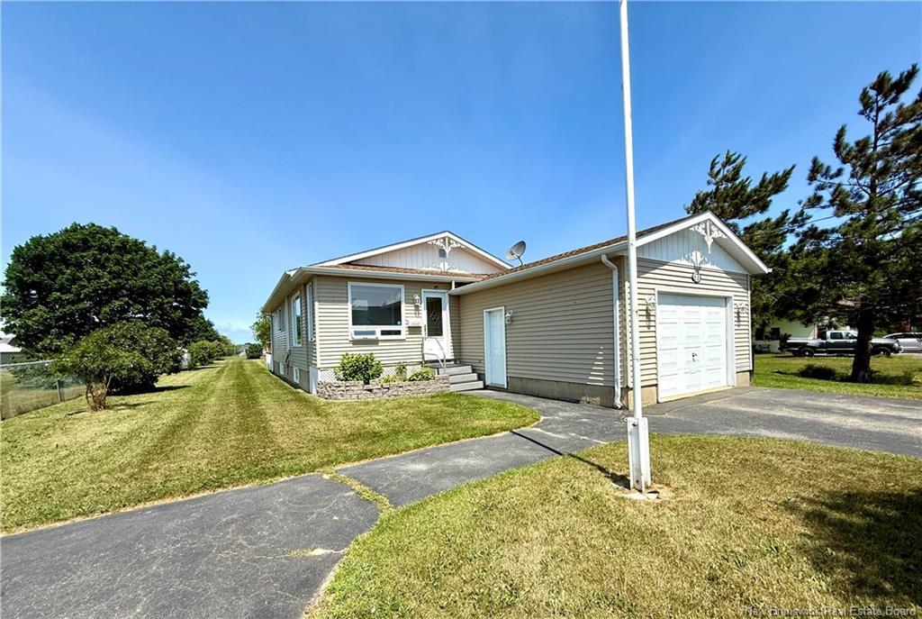 63 Rue Parisé, Caraquet, NB