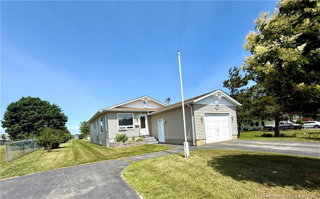 63 Rue Parisé, Caraquet, NB