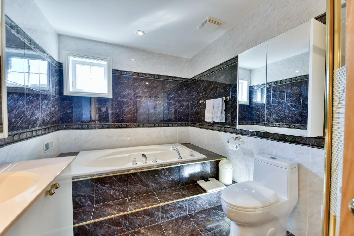 Bathroom - 3 Rue Du Chablis, Kirkland, QC - Indoor Photo Showing Bathroom