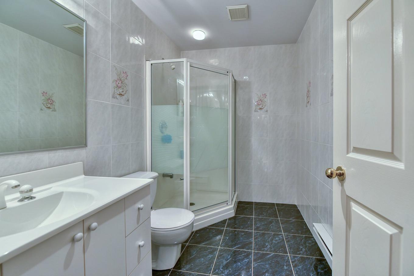 Bathroom - 3 Rue Du Chablis, Kirkland, QC - Indoor Photo Showing Bathroom