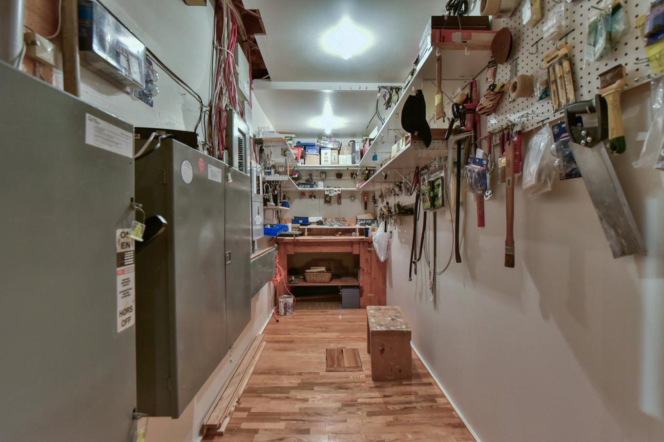 Workshop - 3 Rue Du Chablis, Kirkland, QC - Indoor Photo Showing Other Room