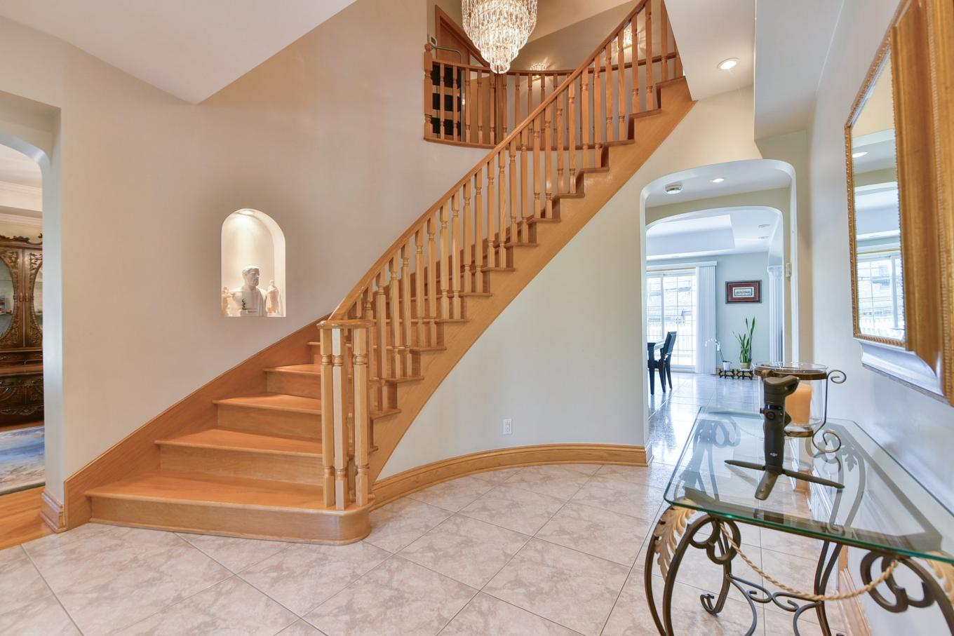 Staircase - 3 Rue Du Chablis, Kirkland, QC - Indoor Photo Showing Other Room
