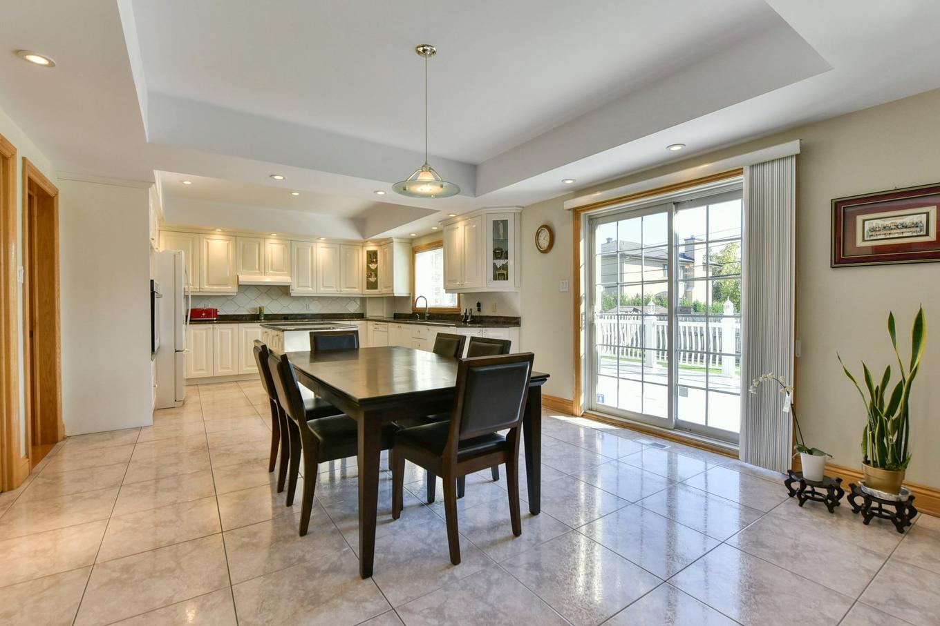 Kitchen - 3 Rue Du Chablis, Kirkland, QC - Indoor Photo Showing Dining Room