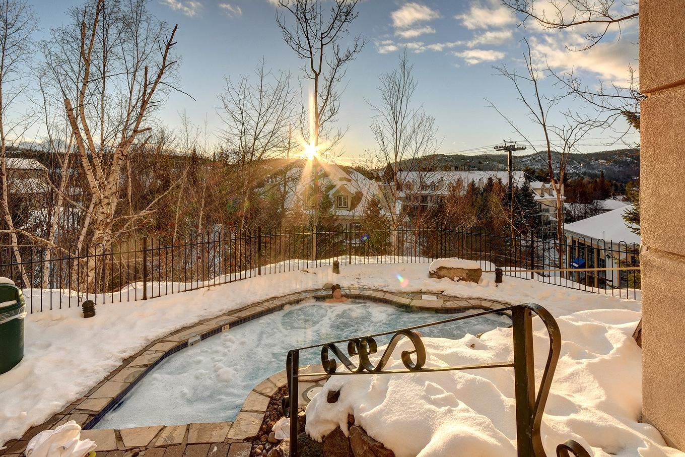 Spa - 436-140 Ch. Au Pied-De-La-Montagne, Mont-Tremblant, QC - Outdoor With View