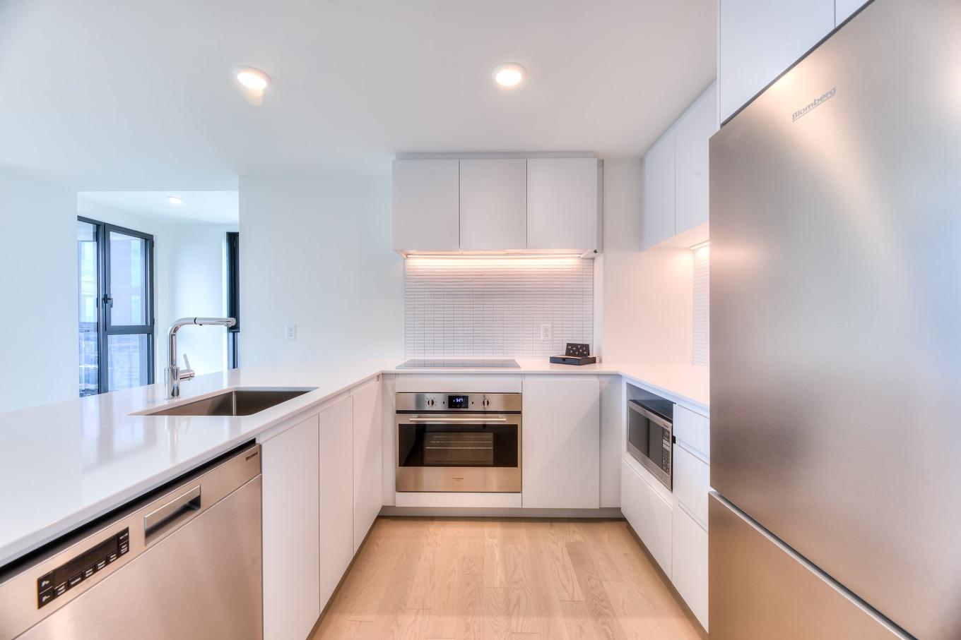 Kitchen - 4019-1210 Rue Jeanne-Mance, Montréal (Ville-Marie), QC - Indoor Photo Showing Kitchen With Upgraded Kitchen