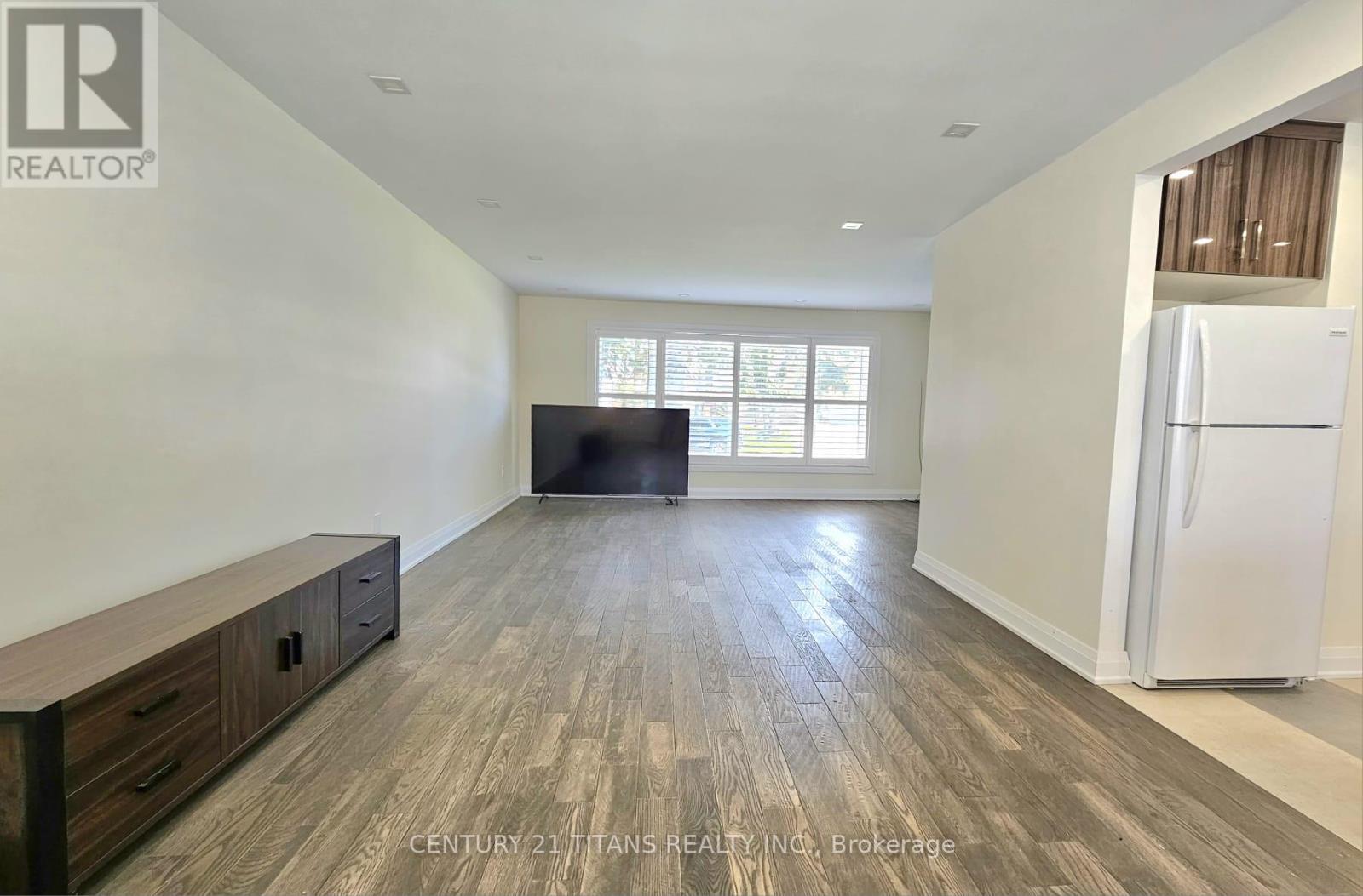40 Hill Crescent, Toronto, ON - Indoor Photo Showing Living Room