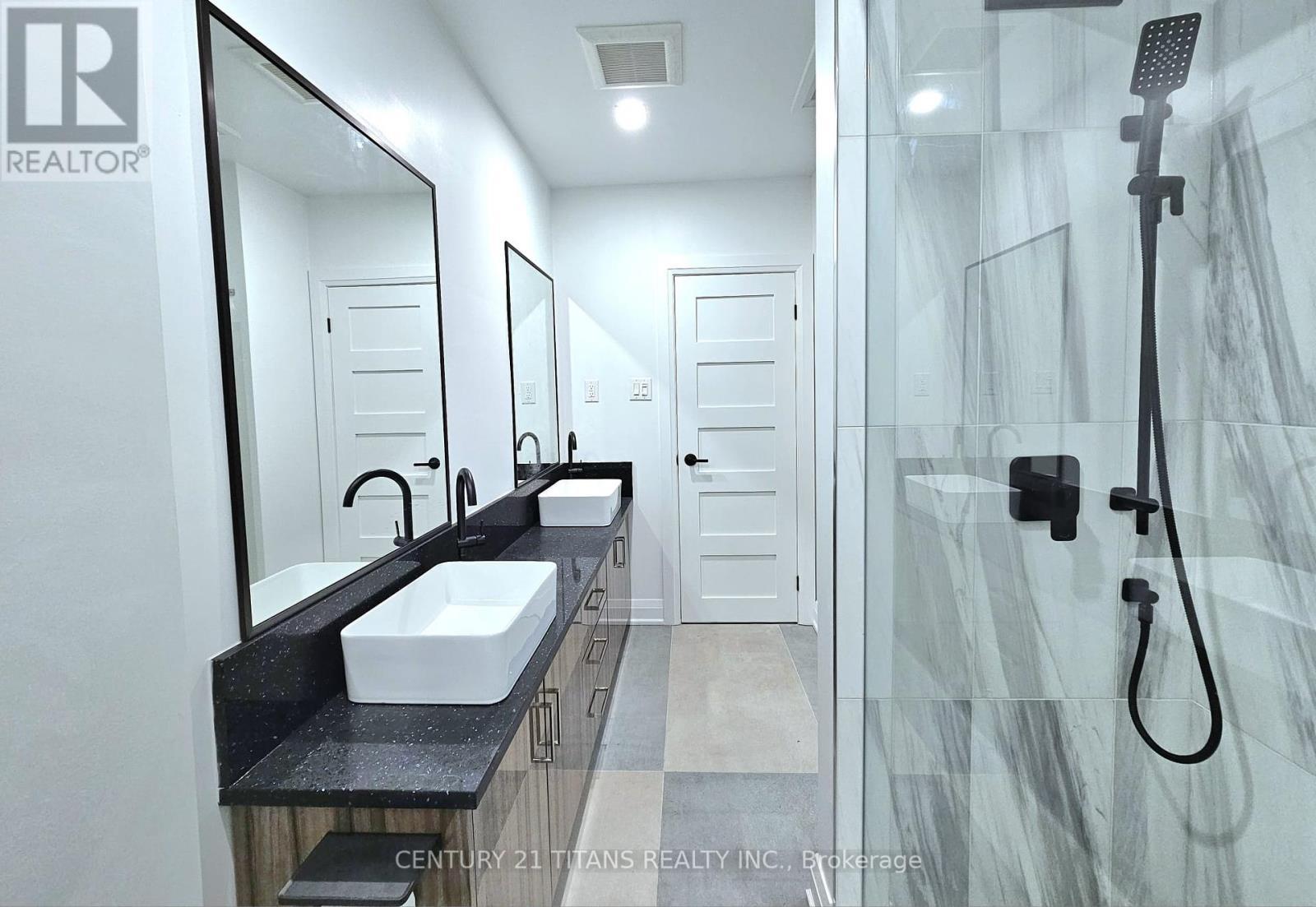 40 Hill Crescent, Toronto, ON - Indoor Photo Showing Bathroom