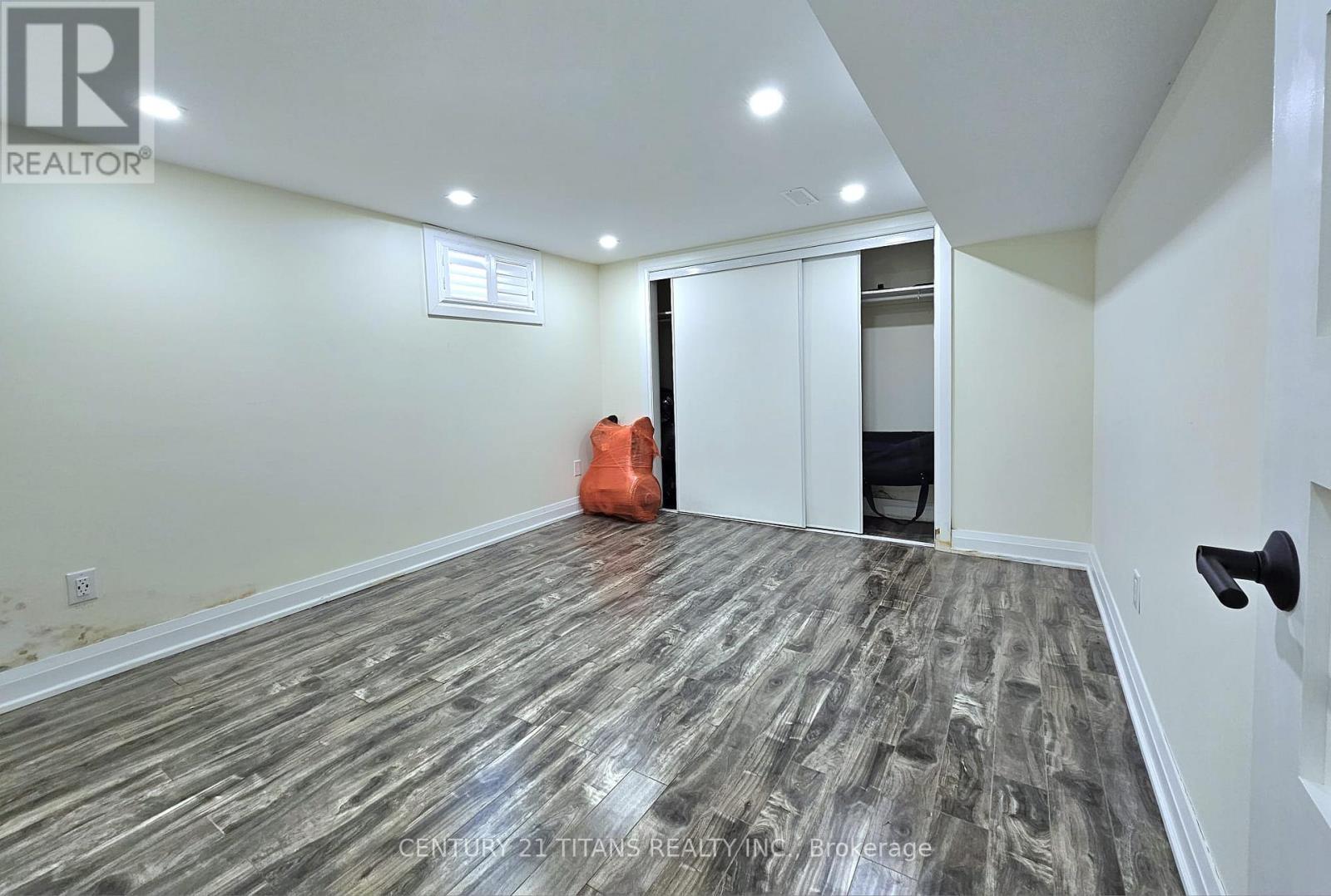 40 Hill Crescent, Toronto, ON - Indoor