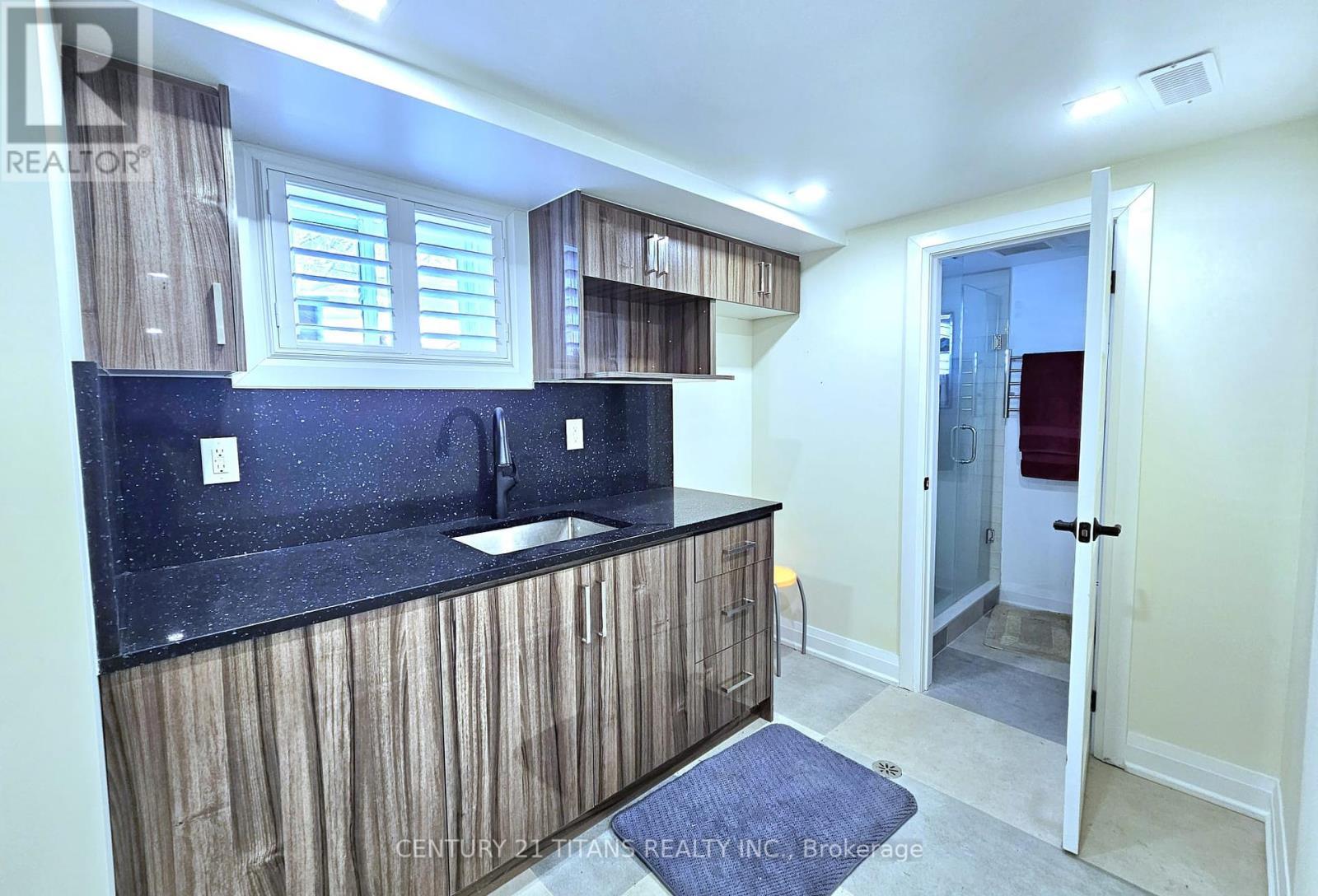 40 Hill Crescent, Toronto, ON - Indoor Photo Showing Other Room