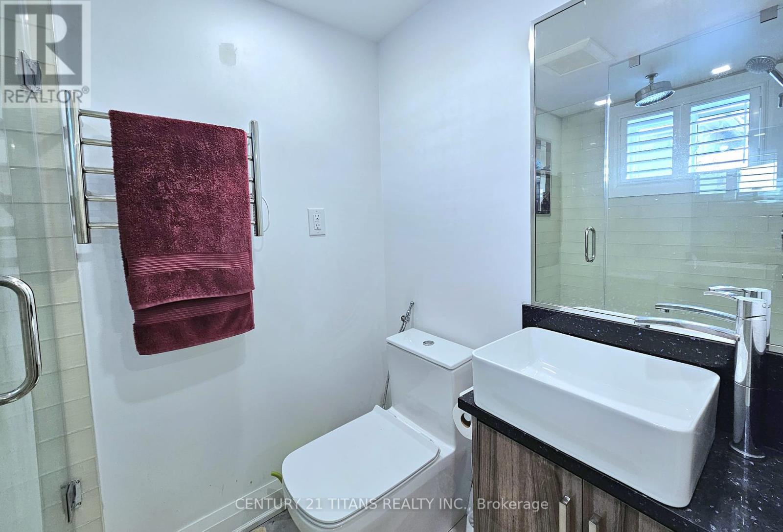 40 Hill Crescent, Toronto, ON - Indoor Photo Showing Bathroom