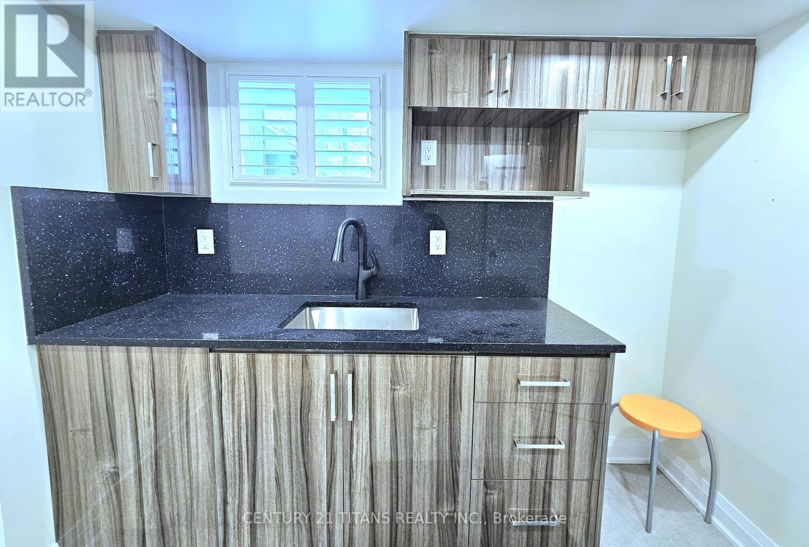 40 Hill Crescent, Toronto, ON - Indoor Photo Showing Kitchen