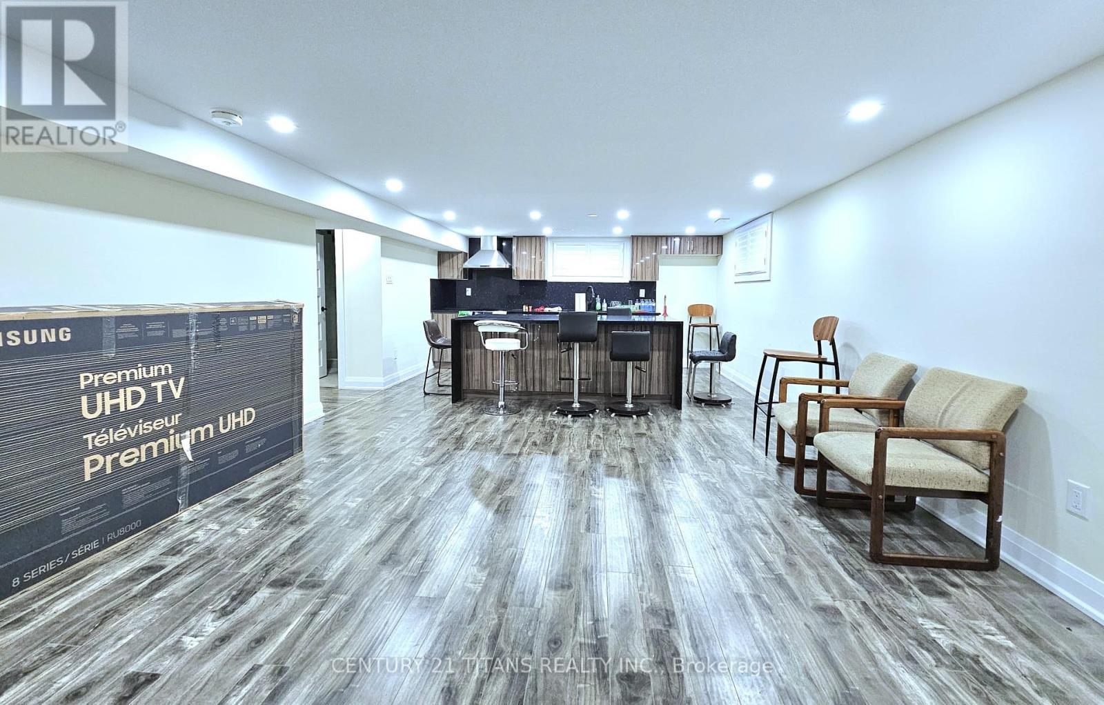 40 Hill Crescent, Toronto, ON - Indoor