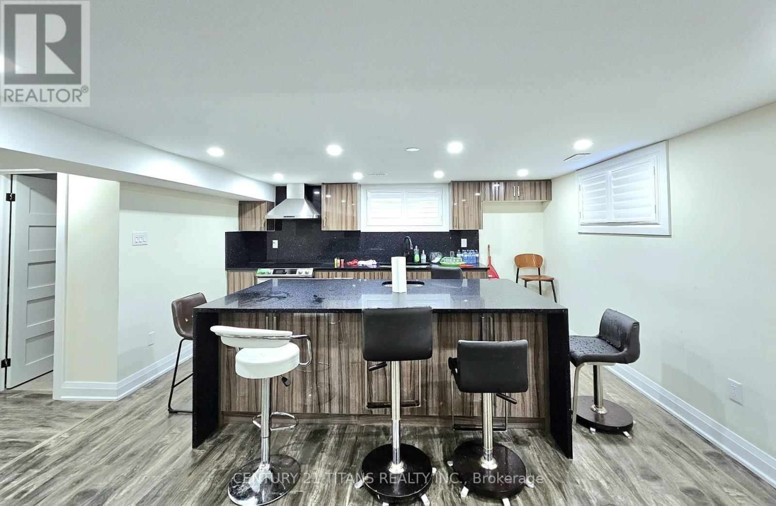 40 Hill Crescent, Toronto, ON - Indoor