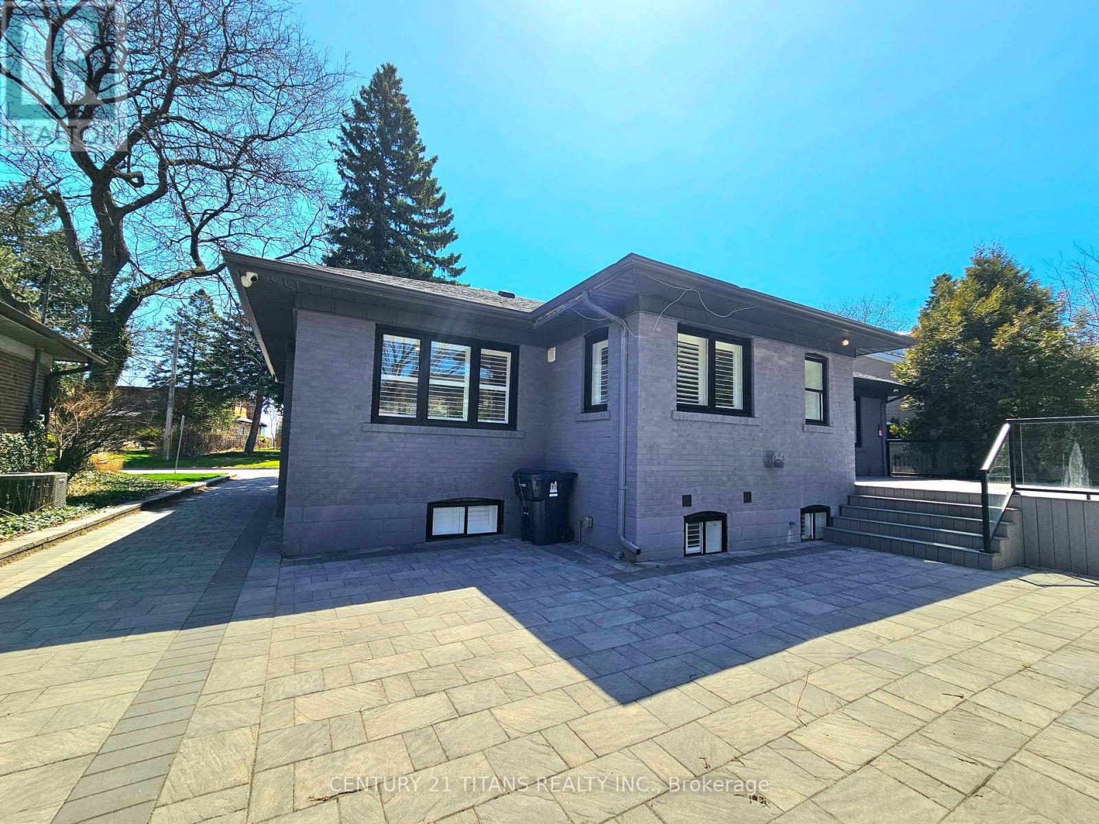 40 Hill Crescent, Toronto, ON - Outdoor