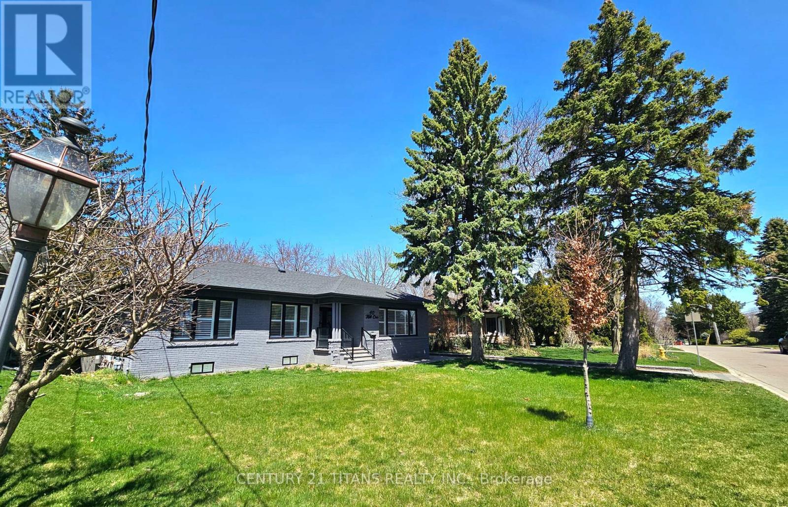 40 Hill Crescent, Toronto, ON - Outdoor