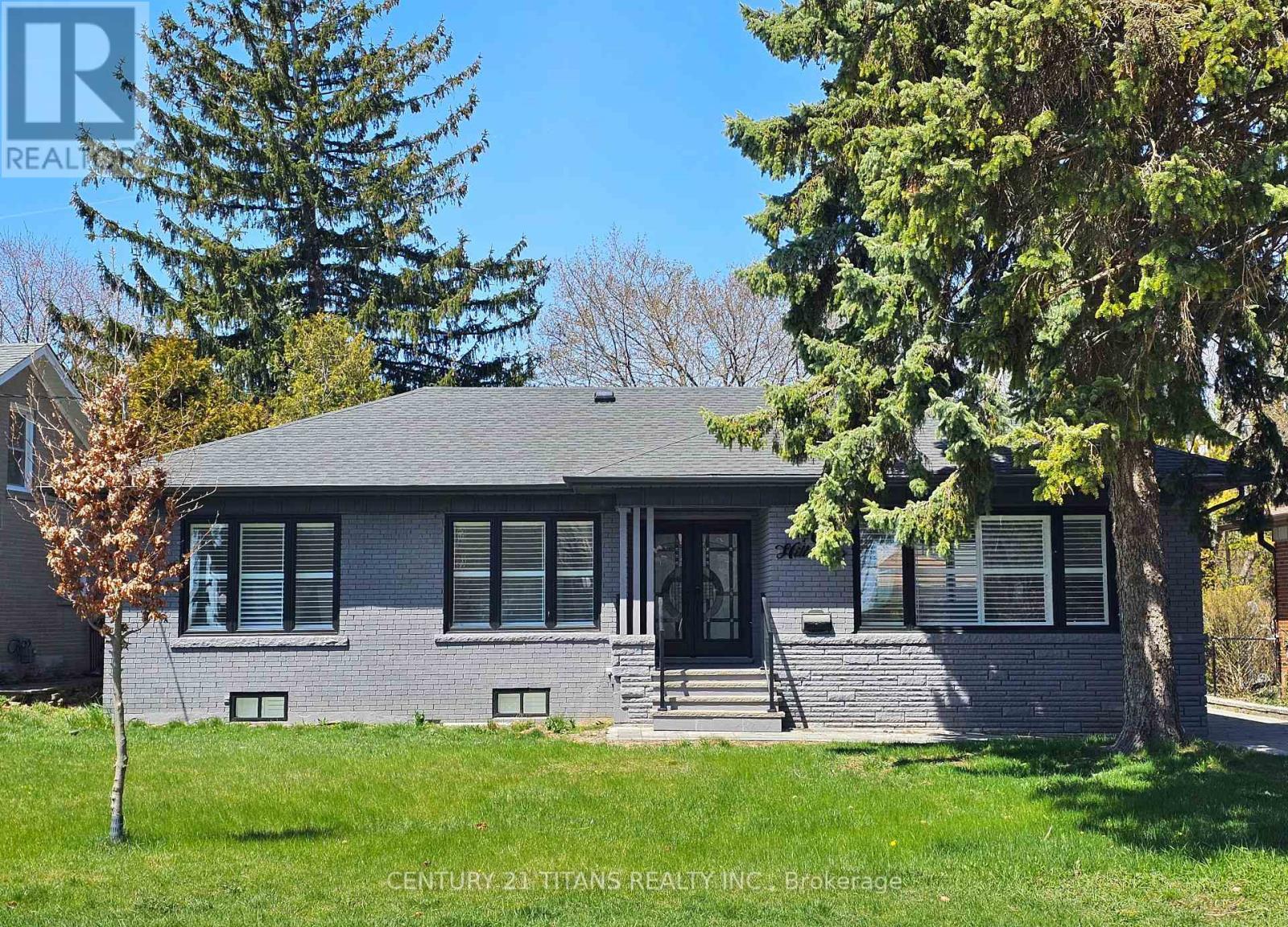 40 Hill Crescent, Toronto, ON - Outdoor With Facade