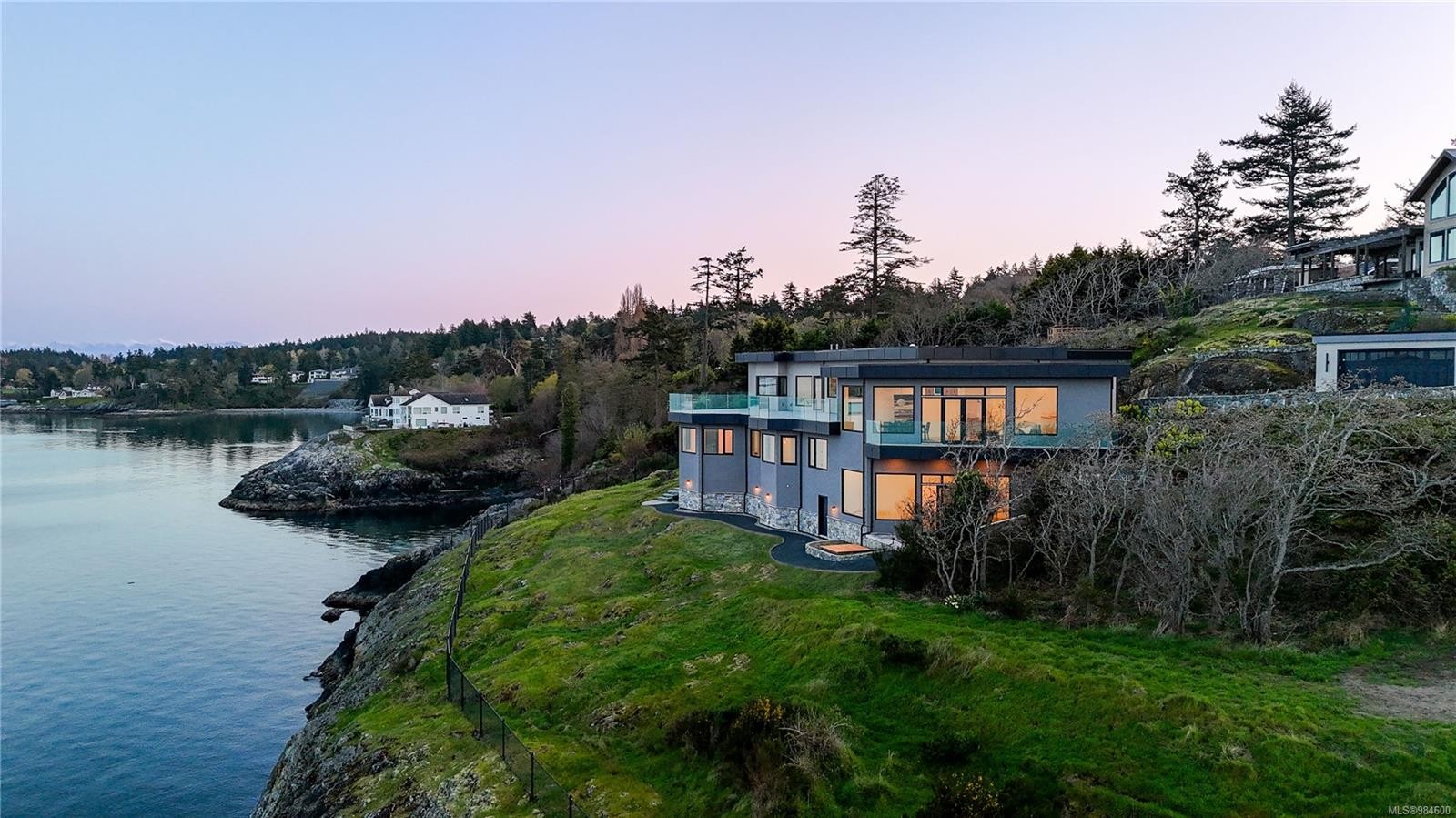 4351 Gordon Head Rd, Saanich, BC