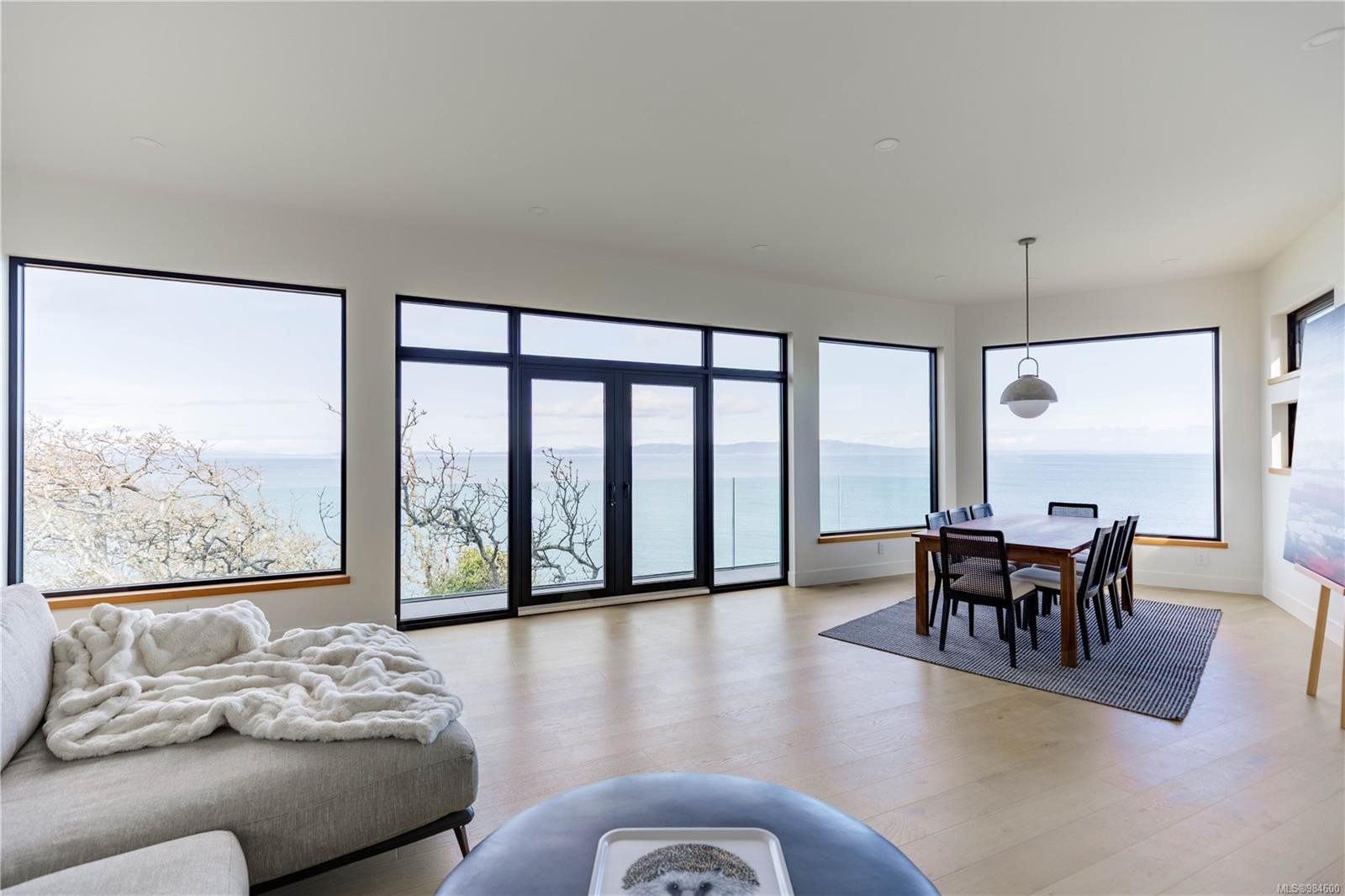 4351 Gordon Head Rd, Saanich, BC