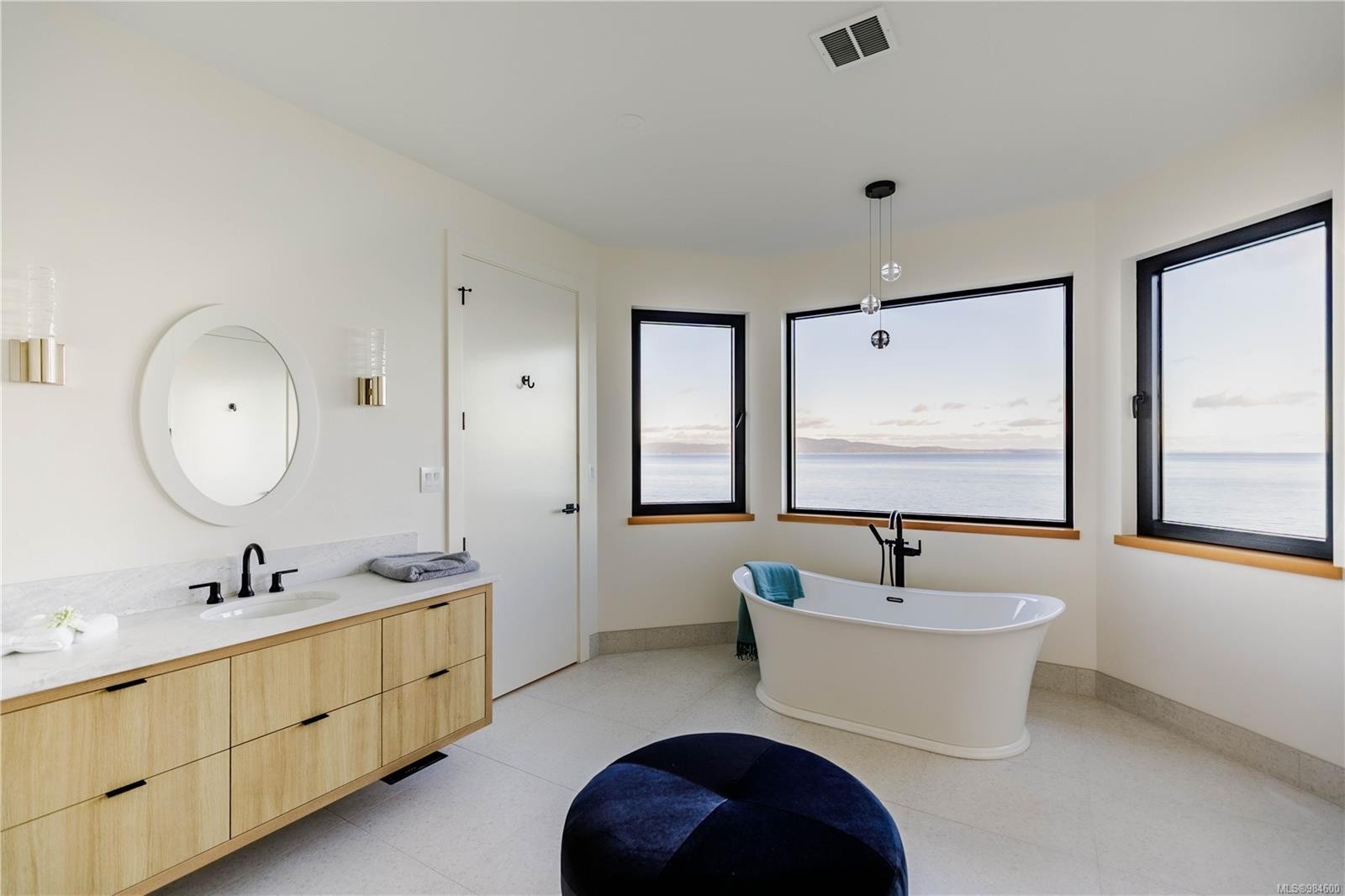 4351 Gordon Head Rd, Saanich, BC