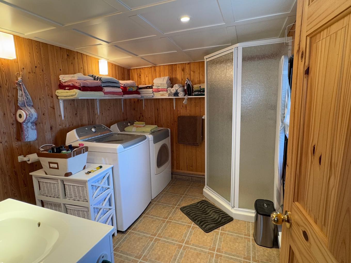 Bathroom - 10 Rue Caillou, Baie-Johan-Beetz, QC - Indoor Photo Showing Laundry Room