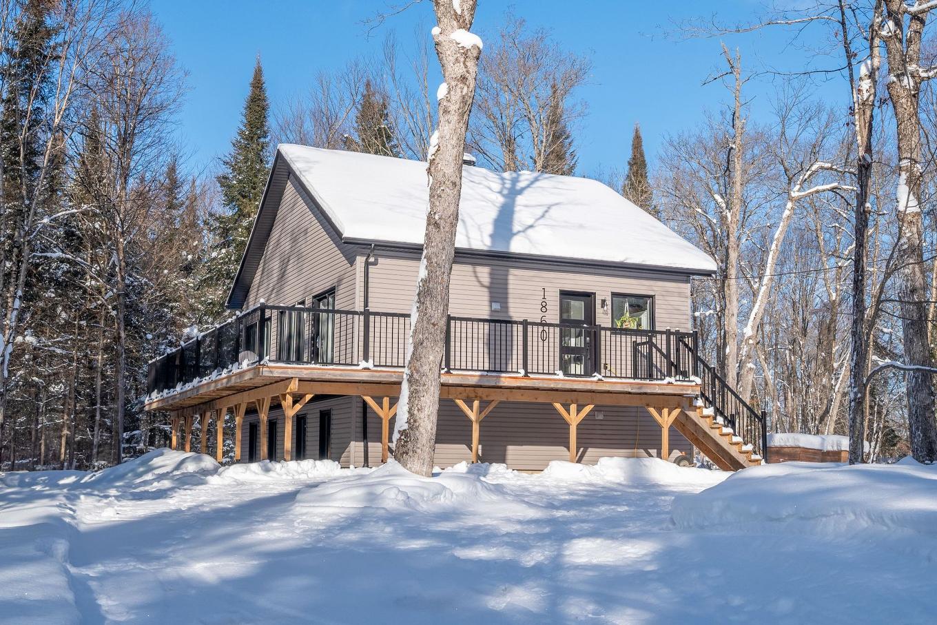 Frontage - 1860 Ch. Du Lac-Paquet E., Rivière-Rouge, QC - Outdoor With Balcony With Deck Patio Veranda