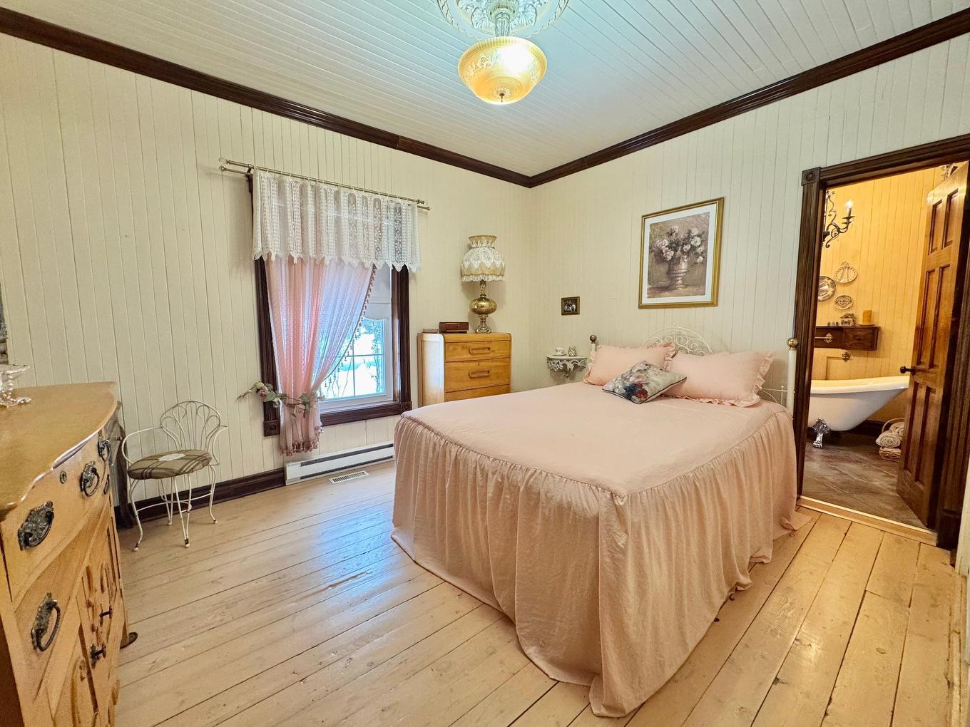 Primary bedroom - 51 Rue Principale N., Saint-Bruno-De-Guigues, QC - Indoor Photo Showing Bedroom