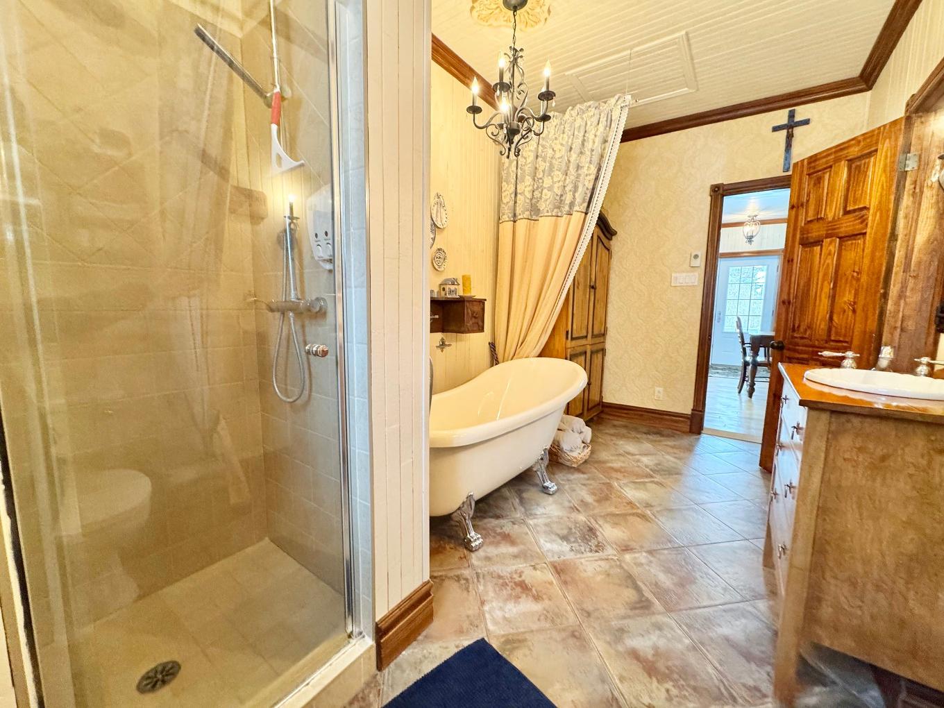 Ensuite bathroom - 51 Rue Principale N., Saint-Bruno-De-Guigues, QC - Indoor Photo Showing Bathroom