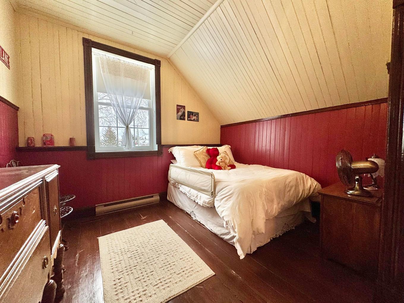 Bedroom - 51 Rue Principale N., Saint-Bruno-De-Guigues, QC - Indoor Photo Showing Bedroom