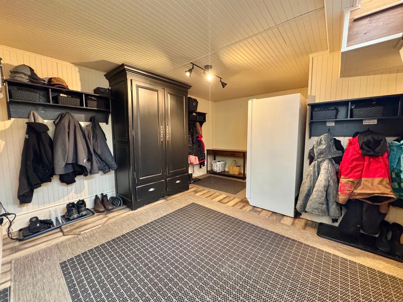 Storage - 51 Rue Principale N., Saint-Bruno-De-Guigues, QC - Indoor