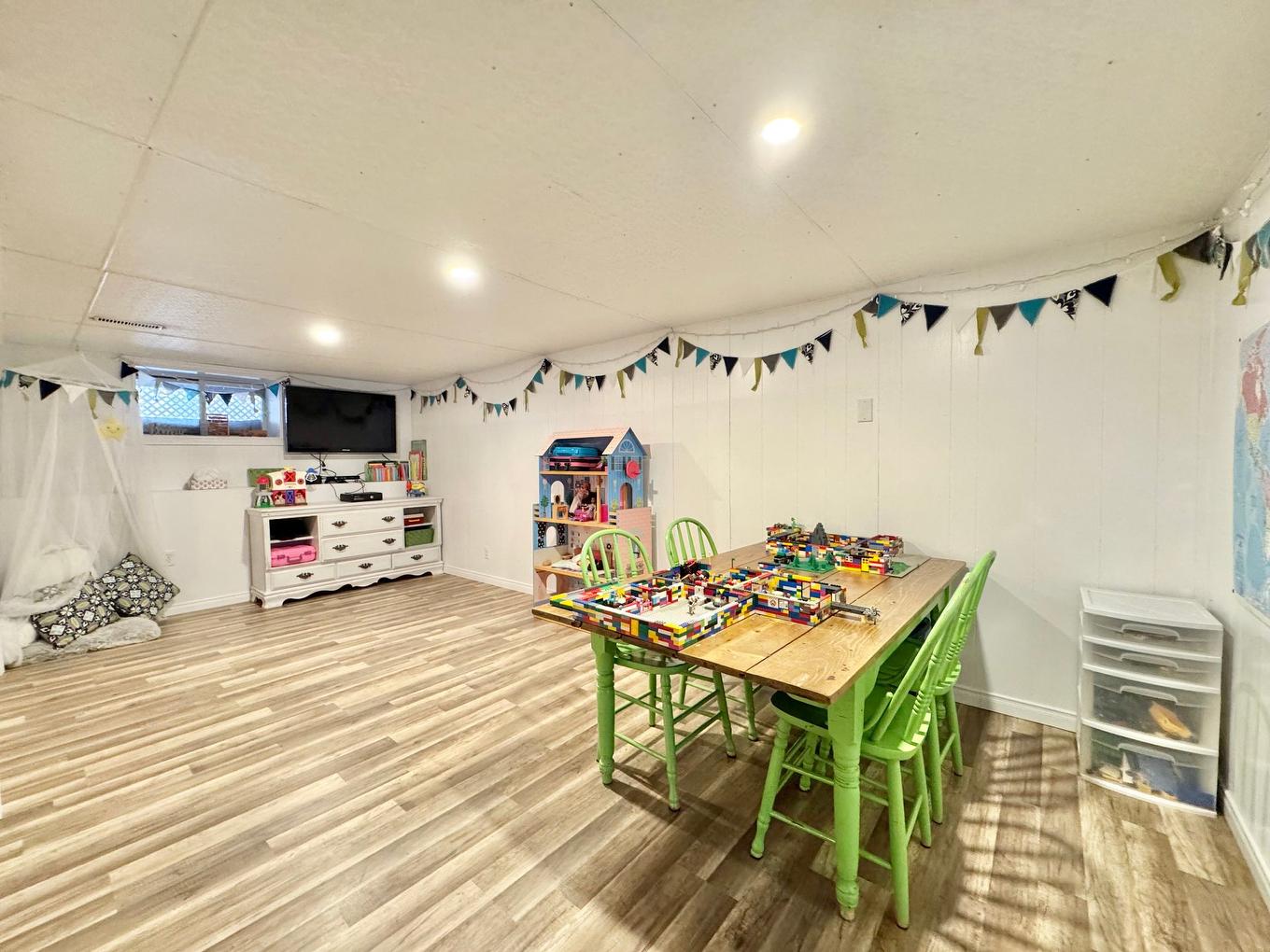 Family room - 51 Rue Principale N., Saint-Bruno-De-Guigues, QC - Indoor