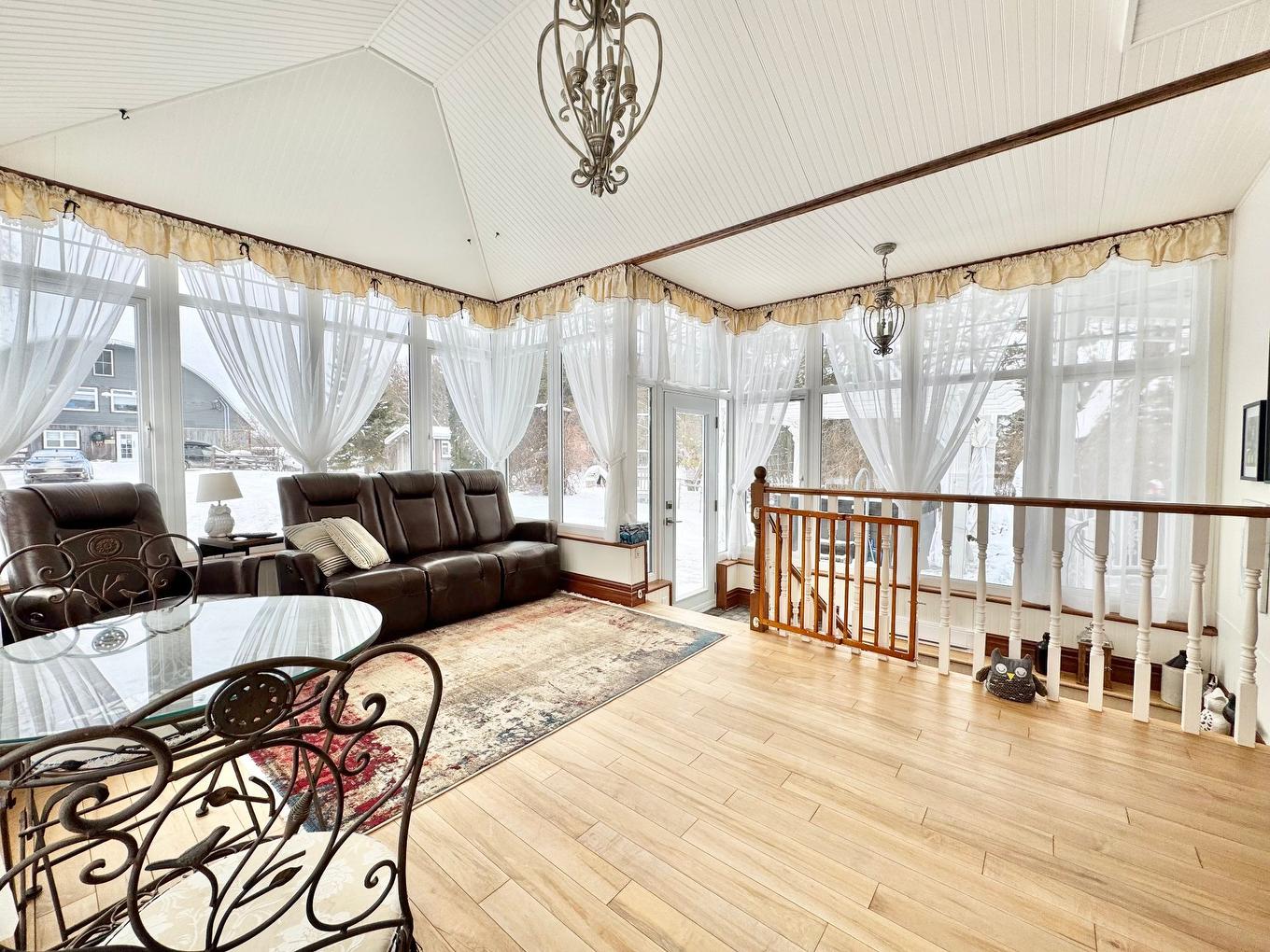 Veranda - 51 Rue Principale N., Saint-Bruno-De-Guigues, QC - Indoor Photo Showing Other Room