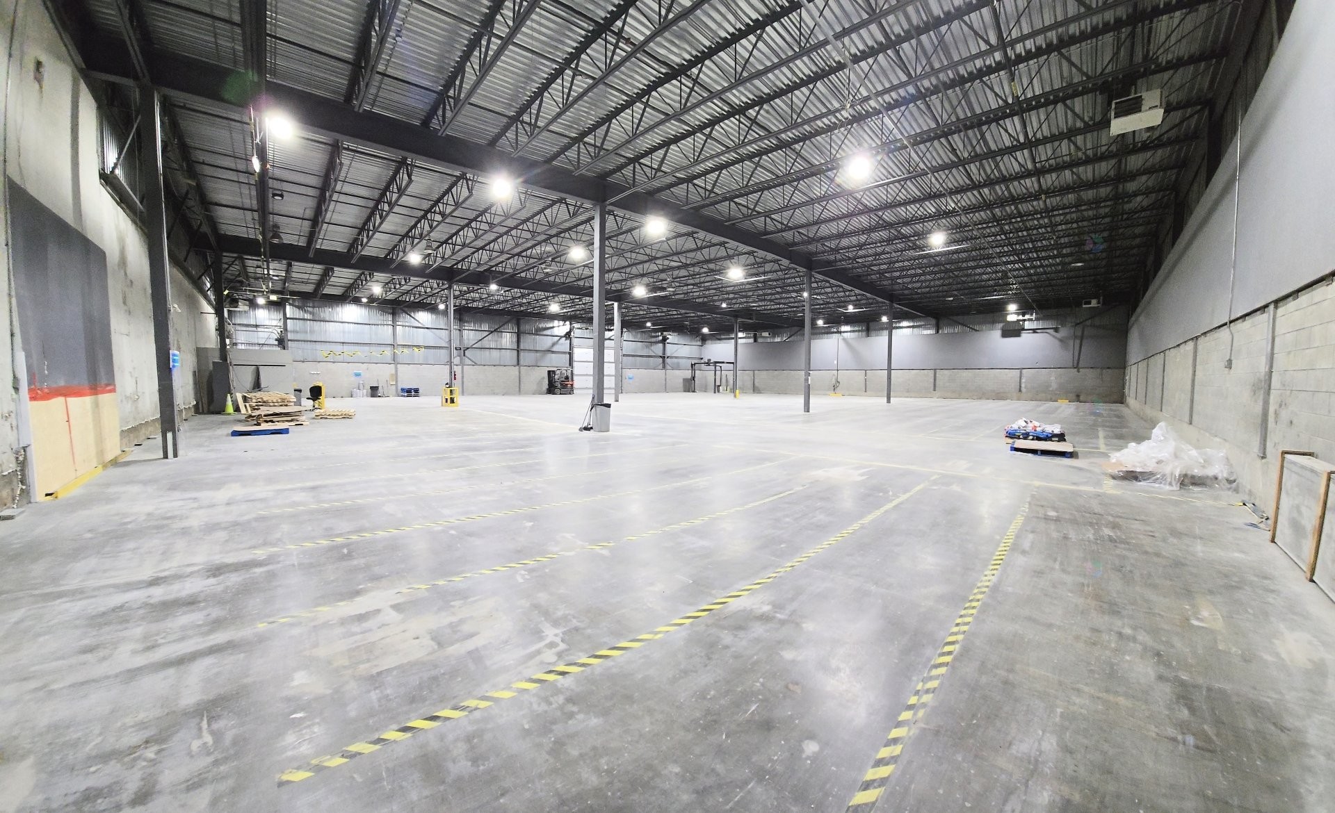 Interior - A-9501 Boul. Parkway, Montréal (Anjou), QC - Indoor