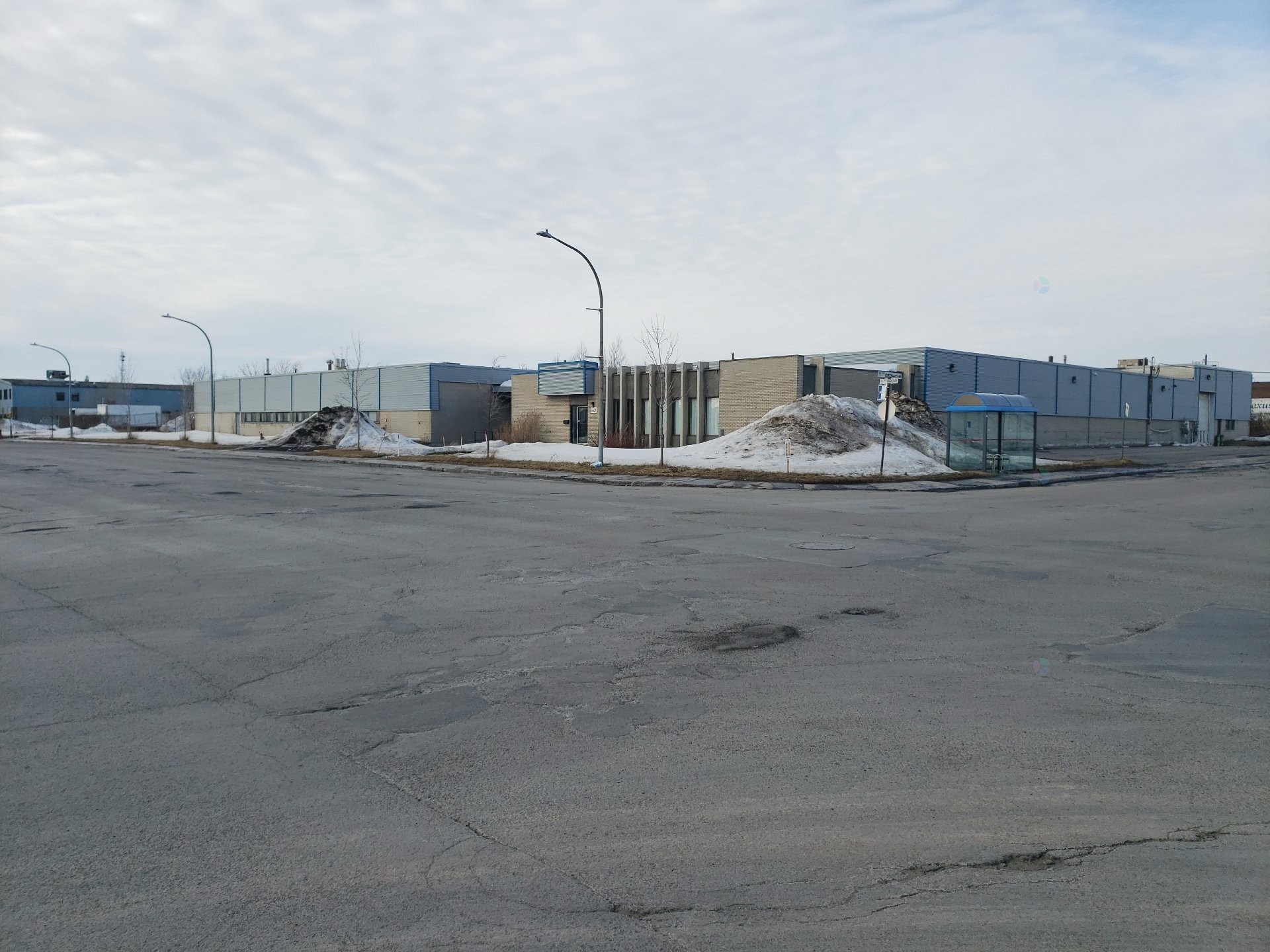 Front of Structure - A-9501 Boul. Parkway, Montréal (Anjou), QC - Outdoor