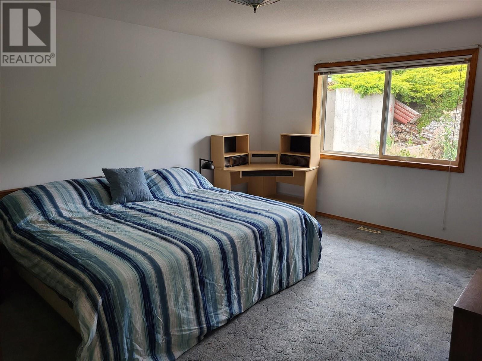 6184 Saint Martin Place, Oliver, BC - Indoor Photo Showing Bedroom