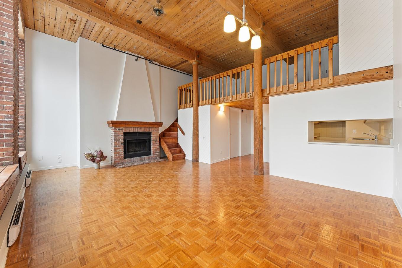 Overall view - 214-55 Rue Belvédère N., Sherbrooke (Les Nations), QC - Indoor Photo Showing Other Room With Fireplace