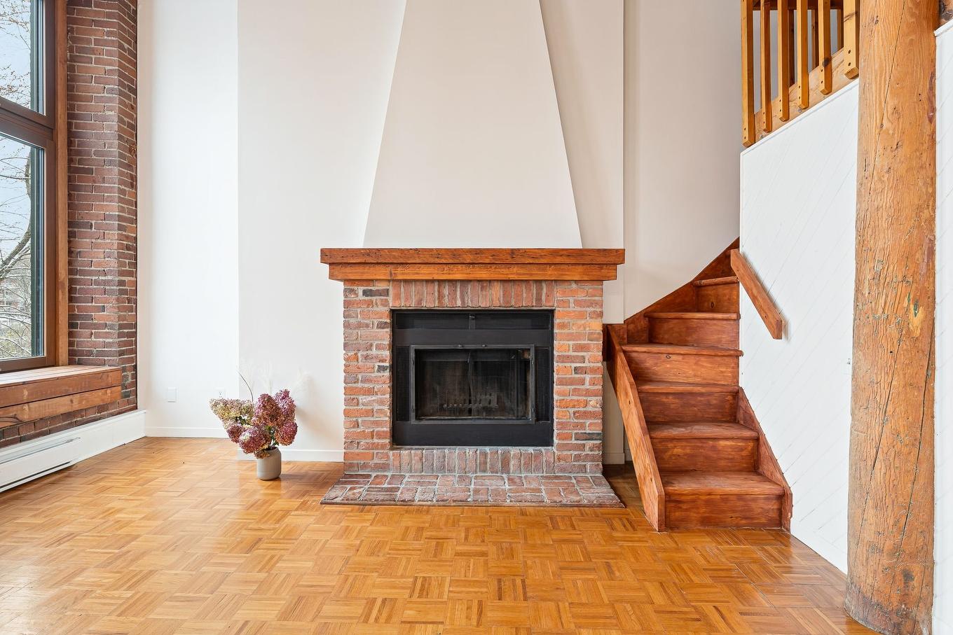 Living room - 214-55 Rue Belvédère N., Sherbrooke (Les Nations), QC - Indoor Photo Showing Living Room With Fireplace