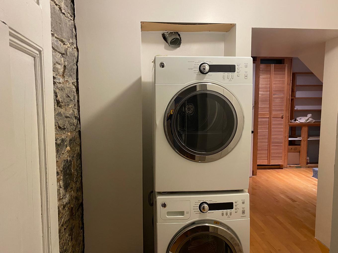 Laundry room - 2-570 Rue Milton, Montréal (Le Plateau-Mont-Royal), QC - Indoor Photo Showing Laundry Room