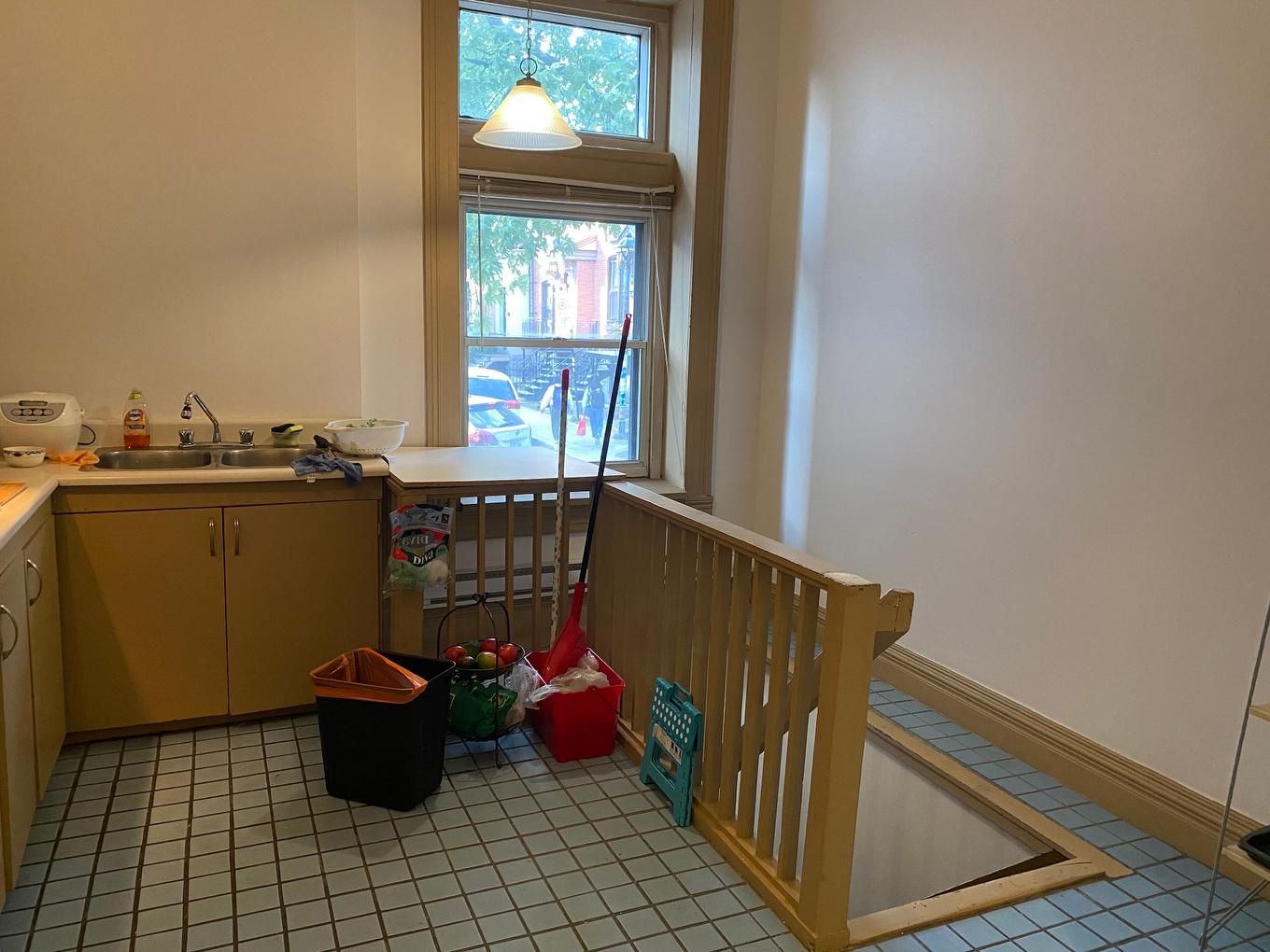 Kitchen - 2-570 Rue Milton, Montréal (Le Plateau-Mont-Royal), QC - Indoor Photo Showing Other Room