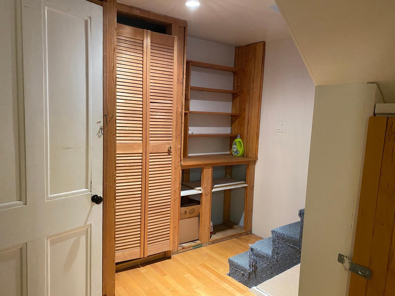 Basement - 2-570 Rue Milton, Montréal (Le Plateau-Mont-Royal), QC - Indoor Photo Showing Other Room