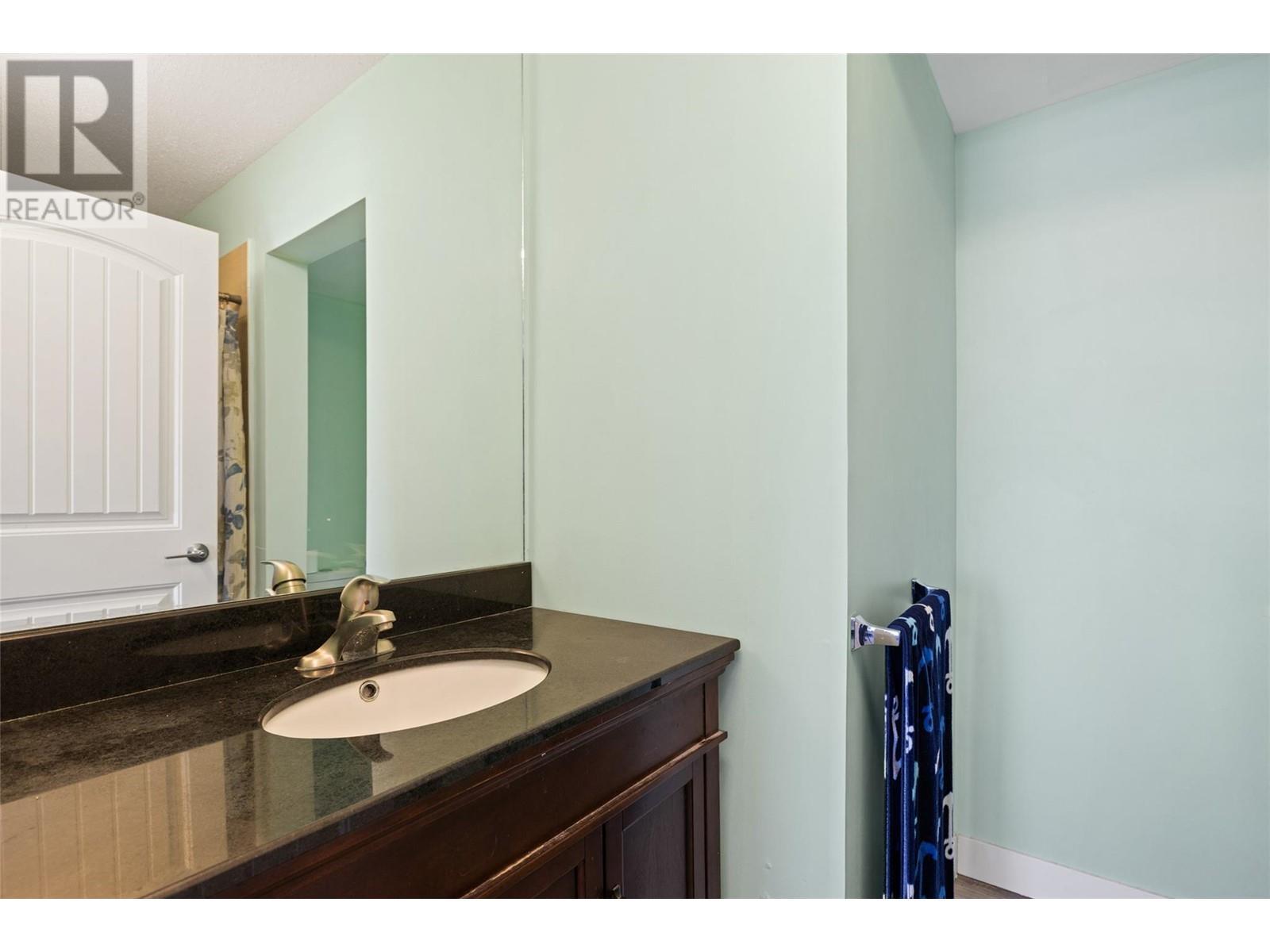 3299 Mcculloch Road, Kelowna, BC - Indoor Photo Showing Bathroom