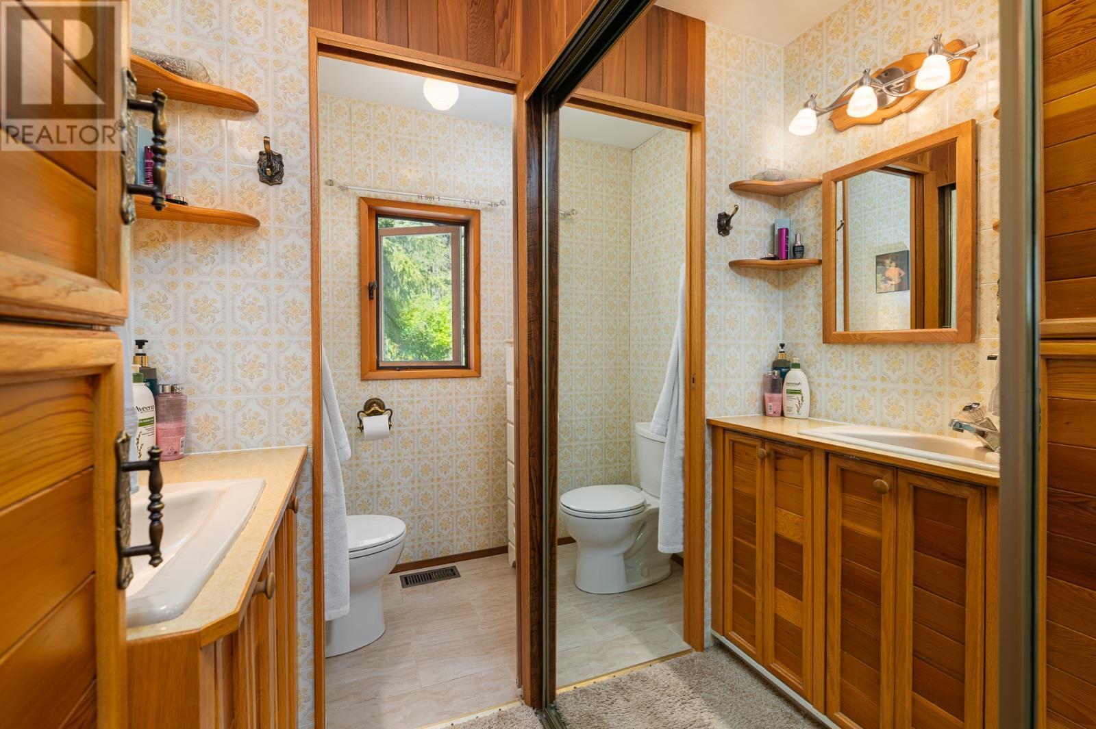 208 36 Avenue N, Erickson, BC - Indoor Photo Showing Bathroom
